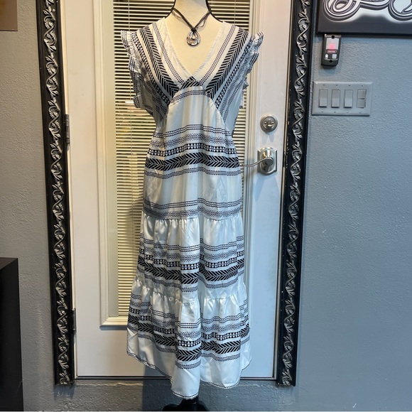 CUPSHE Midi Dress V Neck Flutter Sleeve Striped Ruffled
Long Summer Formal Dress - Picture 3 of 9